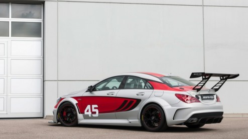 Mercedes CLA 45 AMG Racing Series klaar voor autosport en racerij.