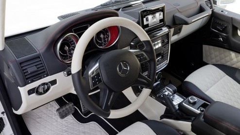 Mercedes-Benz heeft een bijzondere G-klasse in elkaar geknutseld. Gewoon, omdat het kan. Maak kennis met deze G63 AMG 6x6 showauto, een off-roader die werkelijk nergens voor terugdeinst.
