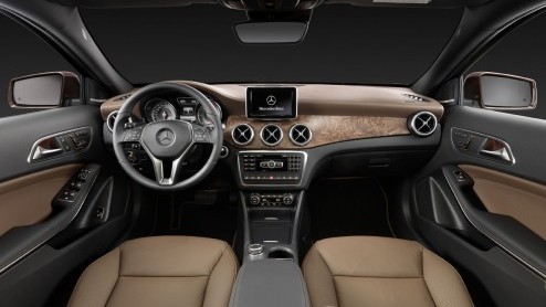 Zie hier de Mercedes-Benz GLA, een compacte SUV die het moet gaan opnemen tegen de Audi Q3, BMW 1 en Range Rover Evoque. Komende maand debuteert de crossover op de IAA in Frankfurt, maar pas vanaf maa