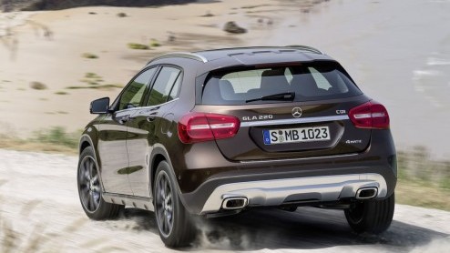 Zie hier de Mercedes-Benz GLA, een compacte SUV die het moet gaan opnemen tegen de Audi Q3, BMW 1 en Range Rover Evoque. Komende maand debuteert de crossover op de IAA in Frankfurt, maar pas vanaf maa