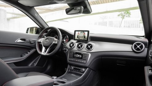 Zie hier de Mercedes-Benz GLA, een compacte SUV die het moet gaan opnemen tegen de Audi Q3, BMW 1 en Range Rover Evoque. Komende maand debuteert de crossover op de IAA in Frankfurt, maar pas vanaf maa