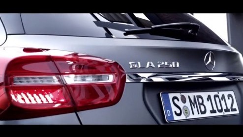 Over enkele weken beleeft de productieversie van de Mercedes-Benz GLA zijn publieksdebuut. Reden voor de Duitse fabrikant om een video rond te sturen.