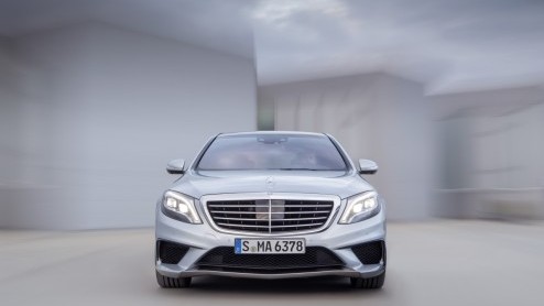 Mercedes introduceert de nieuwe S 63 AMG, met achter- of vierwielaandrijving. Voorin ligt altijd de 5.5 liter biturbo met 585 pk.