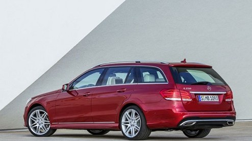 Het nieuwe gezicht van de vernieuwde Mercedes-Benz E-klasse was al geen geheim meer. De Duitsers maken nu ook alle details bekend en wat blijkt de vernieuwde E-klasse heeft twee gezichten.