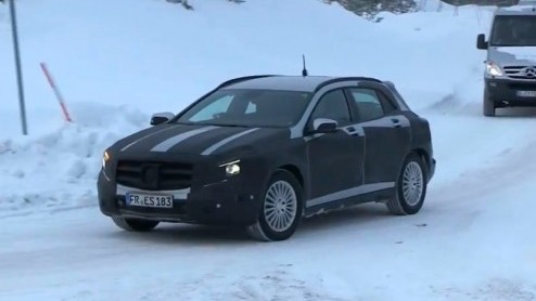 Mercedes-Benz GLA op video tijdens koudetests in Noord-Europa.