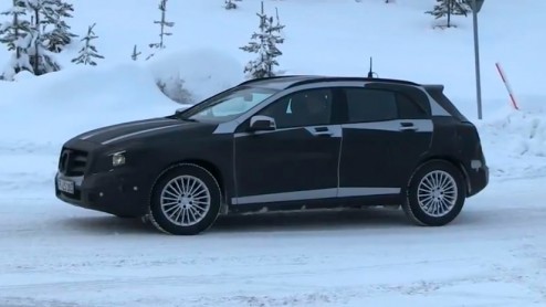 Mercedes-Benz GLA op video tijdens koudetests in Noord-Europa.