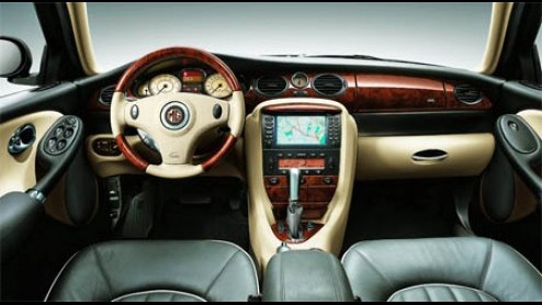 Waar kennen we deze sedan van? Precies! De Rover 75 en MG ZT. Na de ondergang van het merk heeft nu Nangjing het model in handen en introduceert en produceert deze Brit als MG7 op de thuismarkt Chin