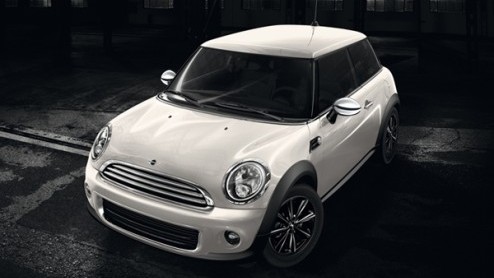 Mini voegt twee nieuwe uitvoeringen toe aan het programma: de Westminster en de Kite White, gebaseerd op respectievelijk de Mini Cooper (S) hatchback en Mini One.
