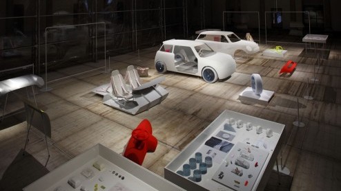 BMW en TEFAF Maastricht, de meest toonaangevende kunst- en antiekbeurs ter wereld, presenteren de expositie Colour One for Mini van Scholten & Baijings.