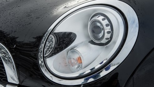 Mini 2014 gesnapt tijdens een fotosessie. Het merk reageert ludiek op de gelekte beelden.