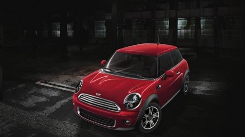 Mini introduceert de MIN Red Hot, een met opties aangeklede Mini One die voor een leuk prijsje bij de dealer staat: 19.995 euro.