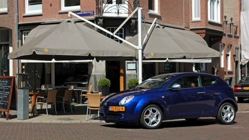 Okee, een tweecilinder in een Panda is nog tot daar aan toe, maar in een Alfa? Toch beloven de Italianen veel met de MiTo TwinAir veel goeds; 85 pk turbokracht, een laag verbruik en leuke fiscale voor