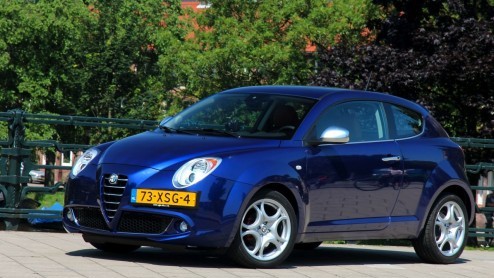 Okee, een tweecilinder in een Panda is nog tot daar aan toe, maar in een Alfa? Toch beloven de Italianen veel met de MiTo TwinAir veel goeds; 85 pk turbokracht, een laag verbruik en leuke fiscale voor