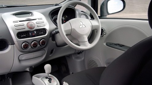 Nog meer nieuws van Mitsubishi. Het merk heeft besloten om hun kleine, opmerkelijk gevormde innovatieve stadsauto 'i' naar heel Europa te halen. Eerder had Engeland al de eer om de 'i' te gaan verkope
