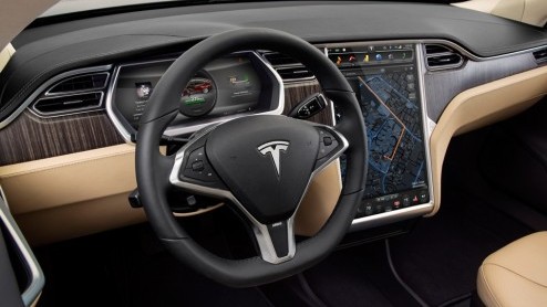 De prijzen van de volledig elektrische Tesla Model S zijn bekend gemaakt. Tesla's volledig elektrisch aangedreven vlaggenschip is er vanaf 72.600 euro. Bijtelling? 0%!