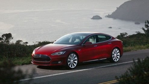 De prijzen van de volledig elektrische Tesla Model S zijn bekend gemaakt. Tesla's volledig elektrisch aangedreven vlaggenschip is er vanaf 72.600 euro. Bijtelling? 0%!