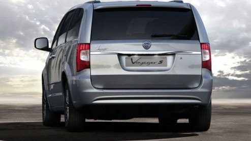 Voor modeljaar 2014 voert Lancia diverse wijzgingen door voor de Voyager. De grote zevenpersoons MPV komt er als een Voyager S-uitvoering, de 3.6 V6 Pentastar is terug en de diesel is goedkoper.