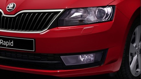 De Skoda Rapid voert enkele wijzigingen door aan de Rapid voor het nieuwe modeljaar. Zo is de sedan vanaf medio november leverbaar met de 90 pk 1.6 TDI Greentech, goed voor 20% bijtelling.
