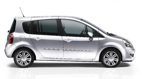 De verkoop van de Modus is achtergebleven bij de verwachtingen. Renault grijpt in en geeft de compacte MPV een nieuwe look en introduceert een langere versie van het model. Ziehier de Grand Modus.