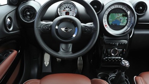 De MINI Paceman is onderweg naar de dealer. Vanaf 16 maart staat hij in de showroom voor prijzen die net onder de 30 mille beginnen. De diesel is ietsje duurder en voor de Cooper S wordt 35.695 euro g