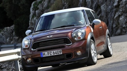 De MINI Paceman is onderweg naar de dealer. Vanaf 16 maart staat hij in de showroom voor prijzen die net onder de 30 mille beginnen. De diesel is ietsje duurder en voor de Cooper S wordt 35.695 euro g