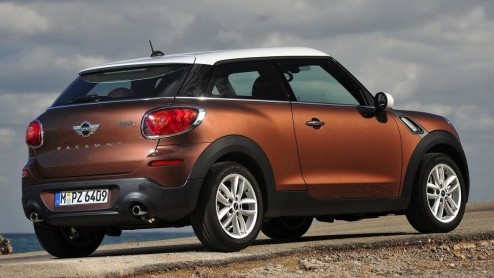 De MINI Paceman is onderweg naar de dealer. Vanaf 16 maart staat hij in de showroom voor prijzen die net onder de 30 mille beginnen. De diesel is ietsje duurder en voor de Cooper S wordt 35.695 euro g