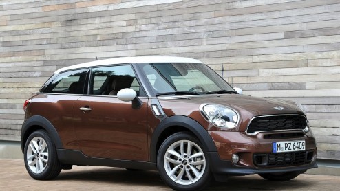 De MINI Paceman is onderweg naar de dealer. Vanaf 16 maart staat hij in de showroom voor prijzen die net onder de 30 mille beginnen. De diesel is ietsje duurder en voor de Cooper S wordt 35.695 euro g