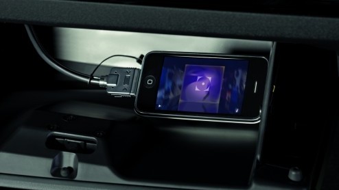 Nu het voorjaar feitelijk op komst is komt de MX-5 weer om de hoek kijken. Mazda introduceert de MX-5 Kyudo, een speciale uitvoering met onder meer bruin leder en gentegreerde navi. Das prettig toer
