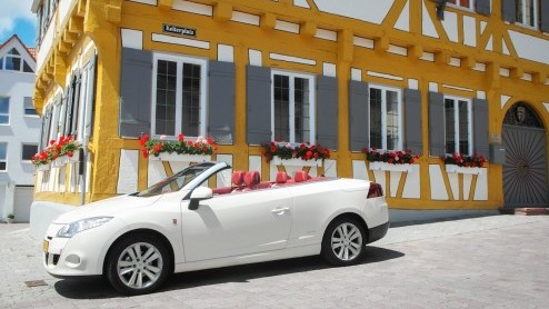 Als het weer eens echt zomer is moet je het er gewoon van nemen. Renault stuurde ons daarom met alle plezier op pad in een Mgane Coup-Cabriolet Floride, de exclusief uitgevoerde cabrio met inklapb