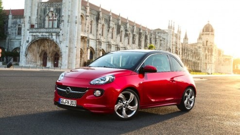 Na aankondiging van de vanafprijs hebben we nu alle prijzen en uitvoeringen van de nieuwe Opel Adam op een rij. De kleine, kekke Duitser is nu te bestellen en staat rond maart bij de dealer.