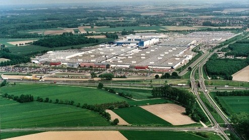 Onze Hollandse Trots en productiefaciliteit NedCar is in het nauw gedreven. Door de plots afgenomen vraag is de productie van de Outlander met de helft verlaagd. De in Born gelegen fabriek beraadt zic
