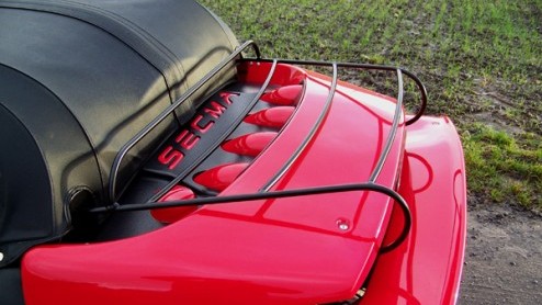 Secma F16 Roadster nu ook in Nederland verkrijgbaar. Snelle roadster met Frans-DNA weegt nog geen 560 kilo. Wie durft?!
