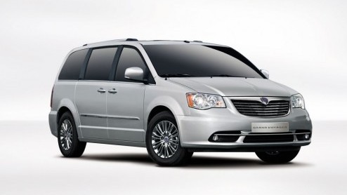 Met dank aan de vernieuwde Chrysler 300 kan Lancia een vervolg geven aan de Thema. De rentree van het vlaggenschip wordt kracht bij gezet met nog een nieuw model; de Grand Voyager.