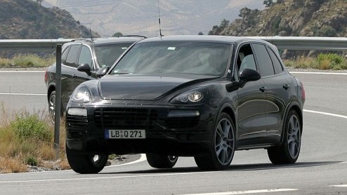 Porsche is druk bezig met de voorbereidingen voor de geheel nieuwe Cayenne, die zoals het er nu naar uitziet eind 2010 zal debuteren. Dan komt Volkswagen namelijk ook met de tweede generatie van de To