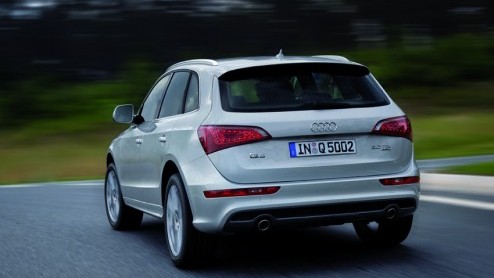 Audi heeft de prijzen bekend gemaakt van het kleinere broertje van de Q7. Inderdaad, heel toepasselijk de Q5 genaamd, die het leven van onder meer de BMW X3 zuur moet gaan maken.