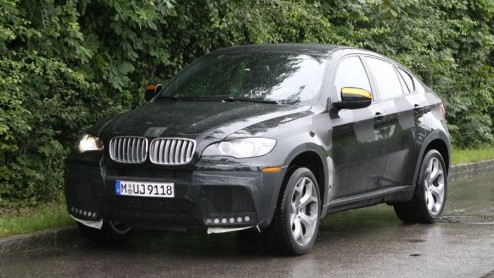 De spionagefoto's deden al even de ronde, nu is bekend dat de X6 in M-uitvoering er cht komt. BMW heeft uiteraard naast gespierde looks ook meer spiermassa in het vooronder voor ons in petto. Geen V1