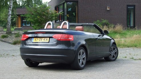 In Ingolstadt weigeren ze om met de coup-cabriolet -trend mee te gaan. Audi monteert louter canvasdaken op haar cabrios. Zo ook voor de nieuwe A3 cabriolet. En eerlijk is eerlijk, een hardtop kap ka