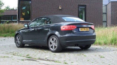 In Ingolstadt weigeren ze om met de coup-cabriolet -trend mee te gaan. Audi monteert louter canvasdaken op haar cabrios. Zo ook voor de nieuwe A3 cabriolet. En eerlijk is eerlijk, een hardtop kap ka