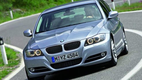 BMW presenteert als eerste autofabrikant een auto die nu al voldoet aan de voor 2014 geplande EU 6 emissienorm, de 330d BluePerformance. De concentratie van roetdeeltjes in de lucht die deze beemer ui