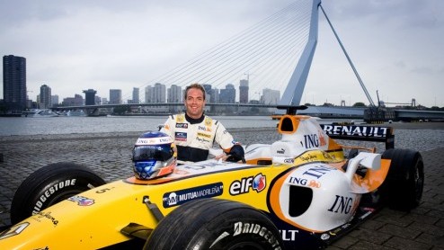 Jawel, in het weekend van 15-17 augustus kruipt Robert Doornbos weer achter het stuur van een Renault F1-auto. Waar? Natuurlijk in zijn stad Rotterdam, tijdens het Bavaria City Racing evenement.