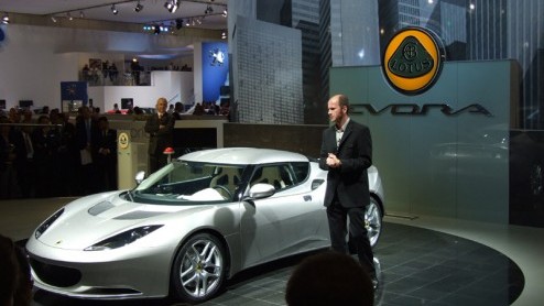 Nu het doek van de nieuwe Lotus is gehaald, maakt de fabrikant vandaag op de Britisch Motorshow ook gelijk de naam bekend.