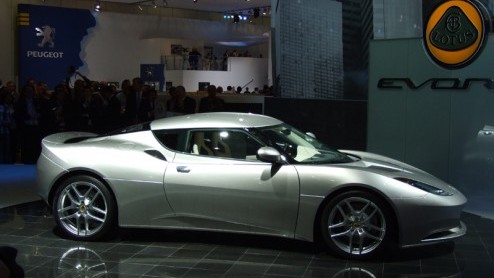 Nu het doek van de nieuwe Lotus is gehaald, maakt de fabrikant vandaag op de Britisch Motorshow ook gelijk de naam bekend.