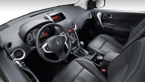 In tegenstelling tot in het segment der MPVs heeft Renault bij de SUVs even de kat uit de boom gekeken. Nu de hoog op poten staande modellen een succes blijken te zijn, kan ook de Franse fabrikant n