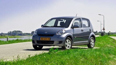 Daihatsu heeft sinds kort de Sirion2 Exclusive in de prijslijsten opgenomen. Wie er snel bij is, kan tijdens de groene zomerweken rekenen op een extra korting voor deze 'speciale' Sirion.
