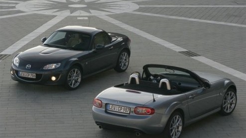 Opnieuw een onbedoeld kijkje in de keuken bij Mazda. Dit keer kunnen we een blik werpen op de MX-5, die een facelift zal krijgen. Update: Drie keer kijken, de opgefriste versie in beeld!