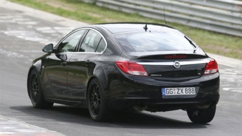 Na de kersverse introductie van de Opel Insignia, wordt er door het Opel Performance Center druk gewerkt aan een supersnelle versie van de nieuwe Duitser. De Insignia OPC werd gespot op de Nrburgring