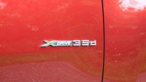 Tja, je zult maar ontwerper zijn bij BMW en dan ook nog eens verantwoordelijk zijn voor het lijnenspel van de nieuwste telg uit Mnchen: de X6. Geloof maar dat deze heren (en dames?) vorig jaar behoor