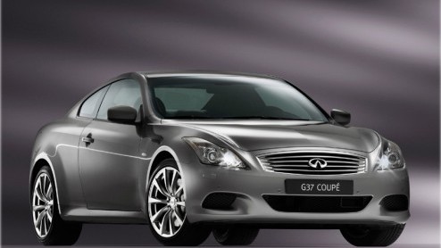 Jawel, het is bijna zover. Over een paar maanden kun je gewoon bij een Nederlandse Infiniti-dealer terecht om zon Amerikaan op de kop te tikken. Eind dit jaar opent namelijk zowel in Amsterdam als in