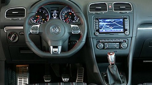 Wachten op de Autosalon van Parijs voor de Volkswagen VI GTI? Niet nodig, dit zijn de eerste beelden. 211 pk niet genoeg? Lees dan niet verder en wacht op de Golf GTI R, die zo'n 60 pk extra meekrijgt