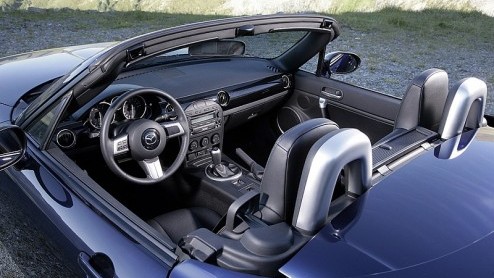 Mazda verraste 17 jaar geleden vriend en vijand door de compacte open sportauto  van oorsprong een Brits domein  opnieuw leven in te blazen. Met groot succes mogen we daar nog aan toe voegen, want o